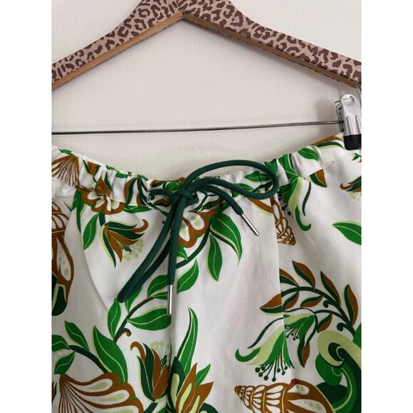 FARM RIO NWT Tie Front Green Printed Shells Cargo Shorts Size Medium - Picture 6 of 9